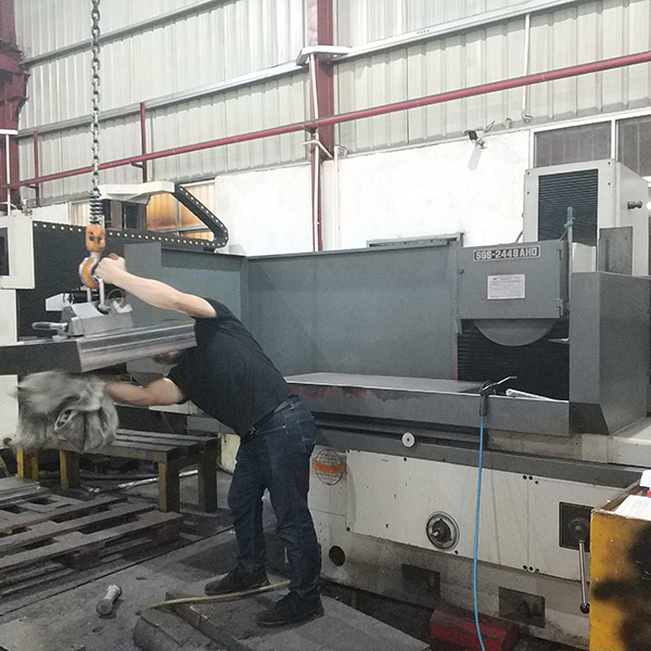 臺(tái)灣向輝精密磨床